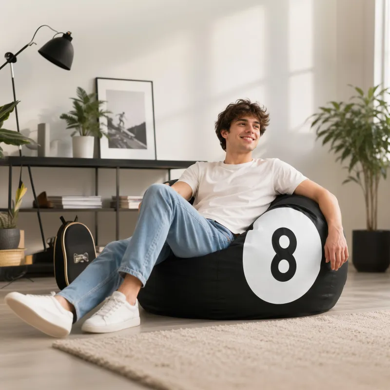 Schwarzer Sitzsack in Ballform für gemütliches Sitzen in jedem Raum