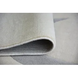 Eleganter cremefarbener Teppich, ideal für moderne Wohnräume