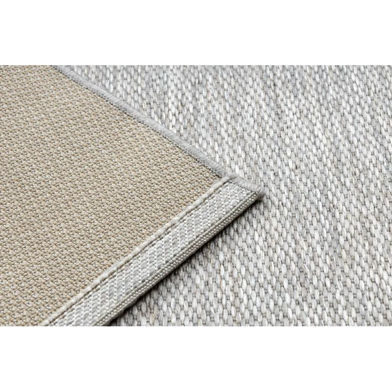 Weicher Sisalteppich aus natürlichen Materialien, ideal für Schlafzimmer