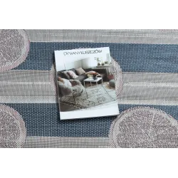 Eleganter Teppich in ecru, rosa und blau, perfekt für das Wohnzimmer