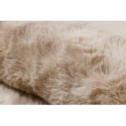 Praktischer beiger Shaggy Teppich, ideal für das Kinderzimmer