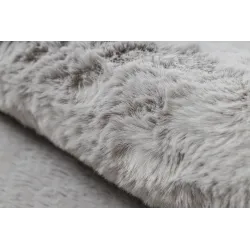 Eleganter grauer Shaggy Teppich, ideal für moderne Wohnräume
