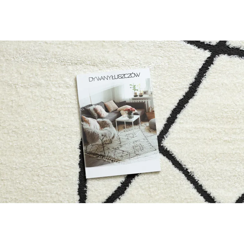 Abstrakter Teppich in creme und schwarz, ideal für moderne Wohnräume