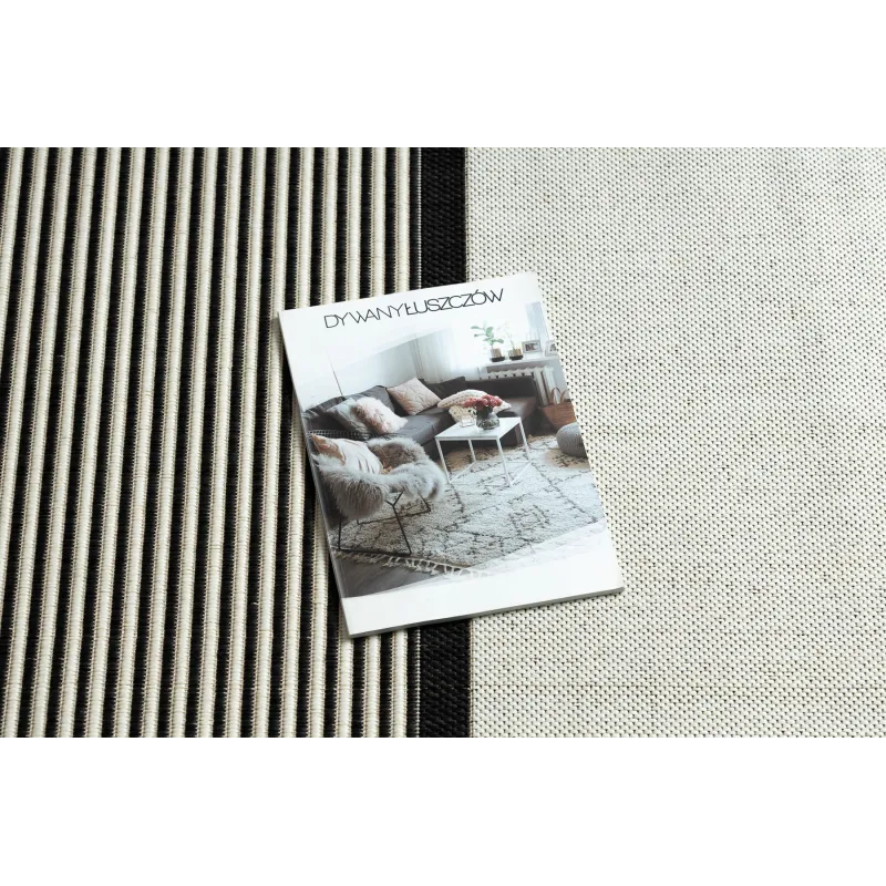 Eleganter Sisal Teppich in creme und schwarz, ideal für moderne Räume